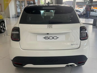 Fiat 600 1.2 hybrid 110cv auto (4)