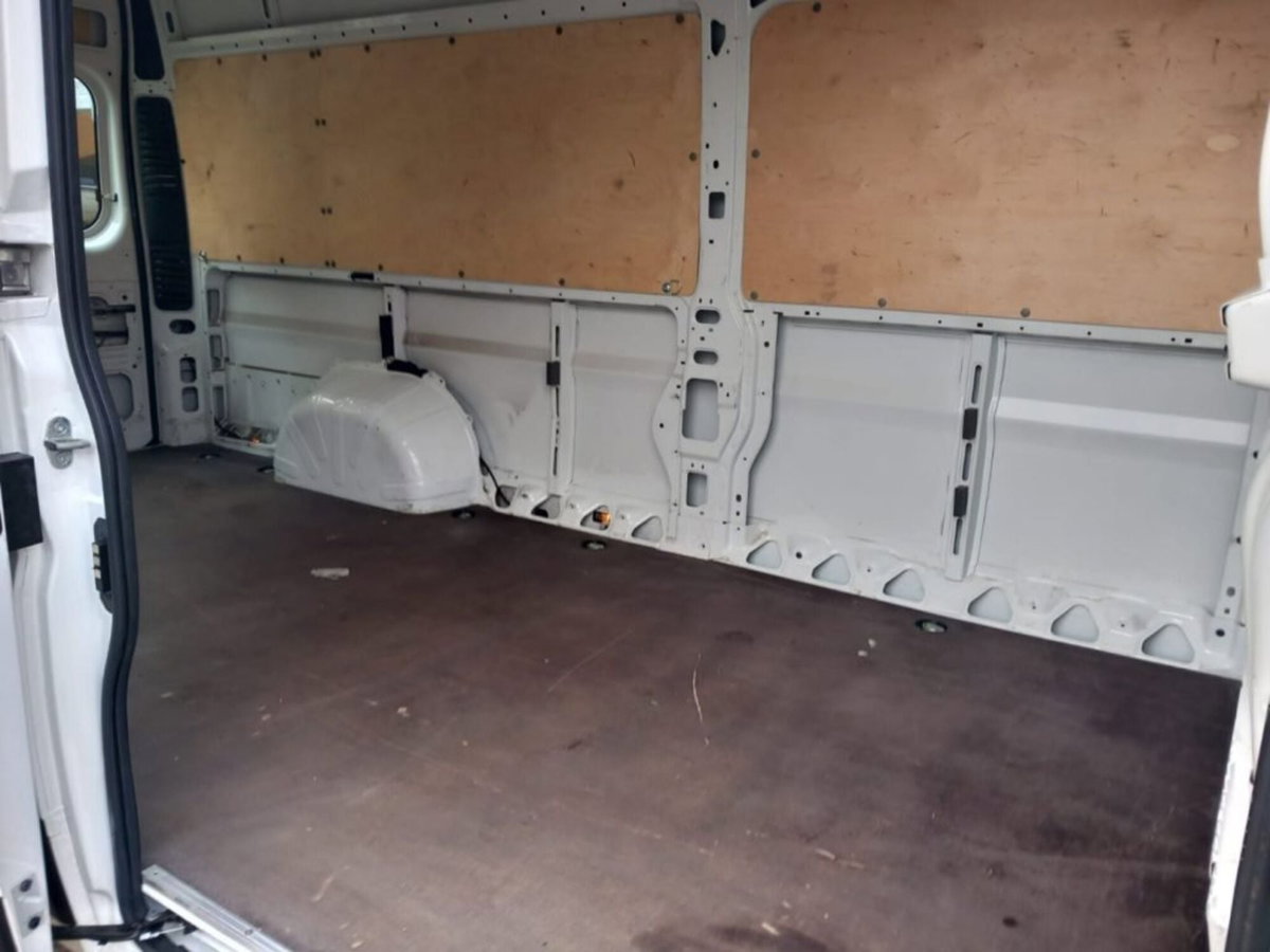 Peugeot Boxer Furgone 335 2.2 BlueHDi 165 S&S PLM-TM-DC Furgone (9)
