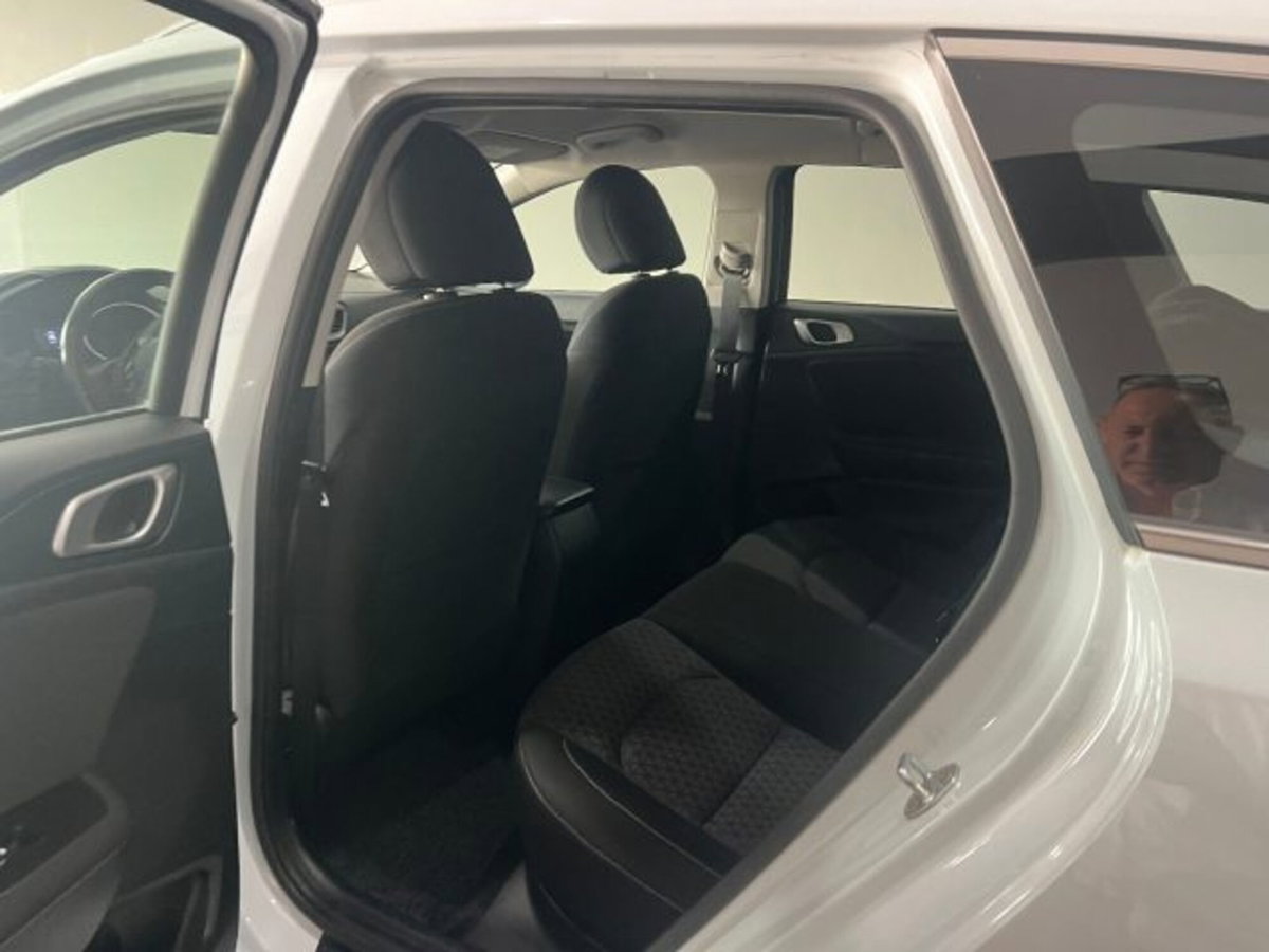 Kia Ceed Sport Wagon 1.6 CRDi 115 CV SW Business Class (9)