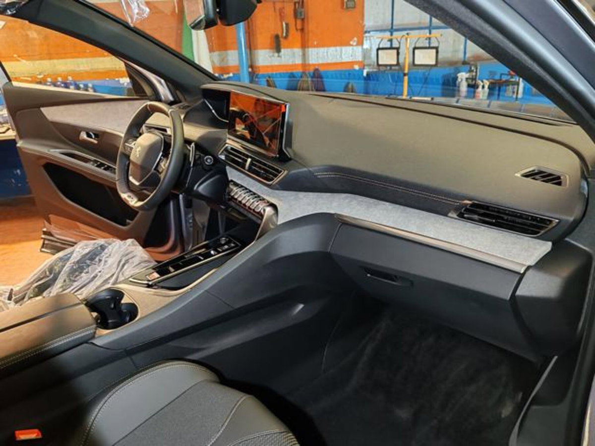 Peugeot 3008 1.2 hybrid GT 145cv e-dcs6 (15)