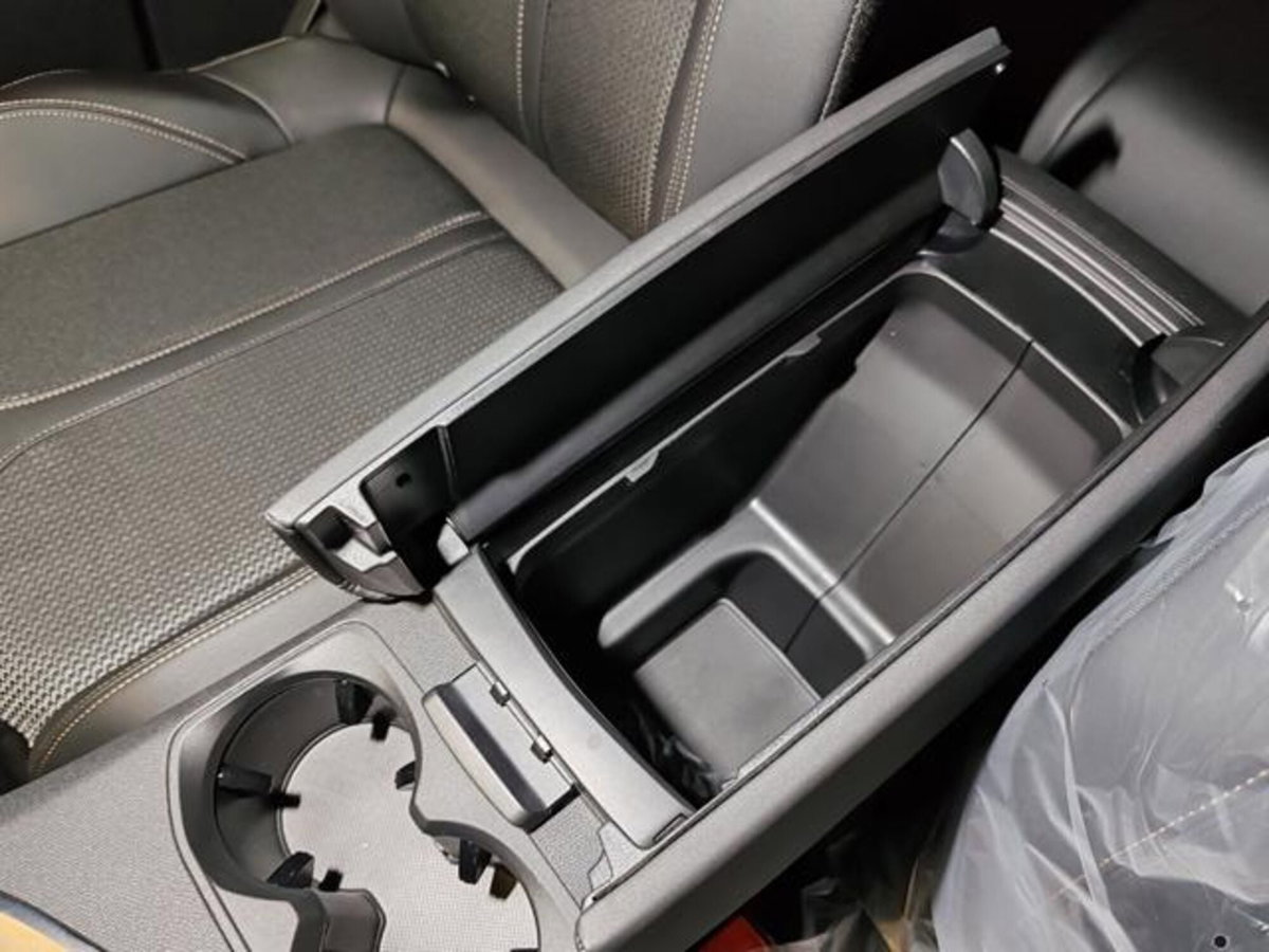 Peugeot 3008 1.2 hybrid GT 145cv e-dcs6 (17)