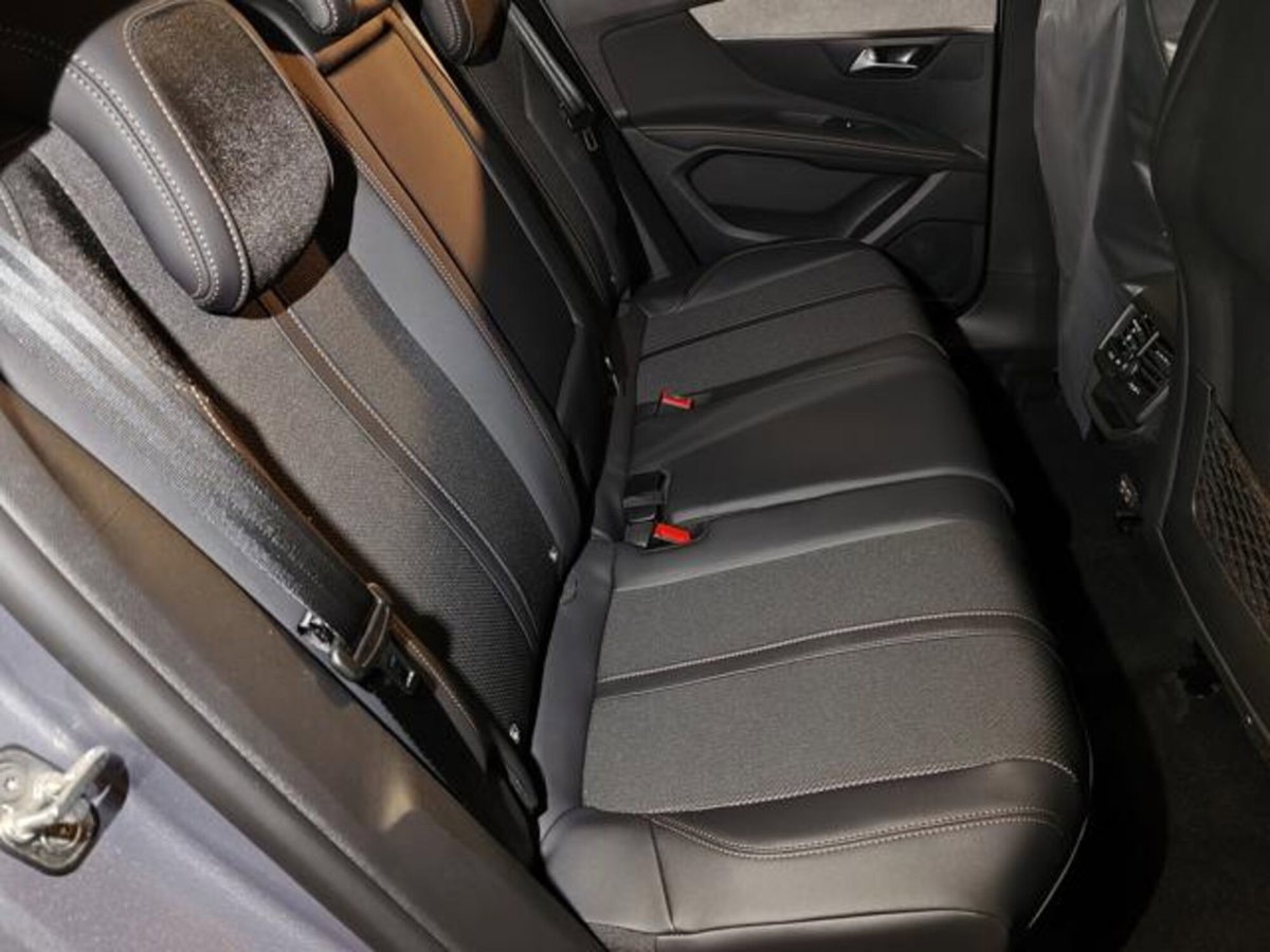 Peugeot 3008 1.2 hybrid GT 145cv e-dcs6 (19)