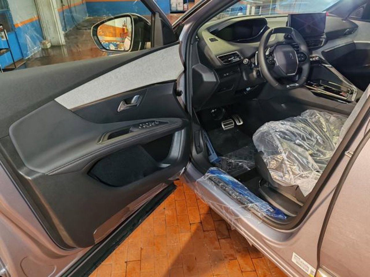 Peugeot 3008 1.2 hybrid GT 145cv e-dcs6 (7)