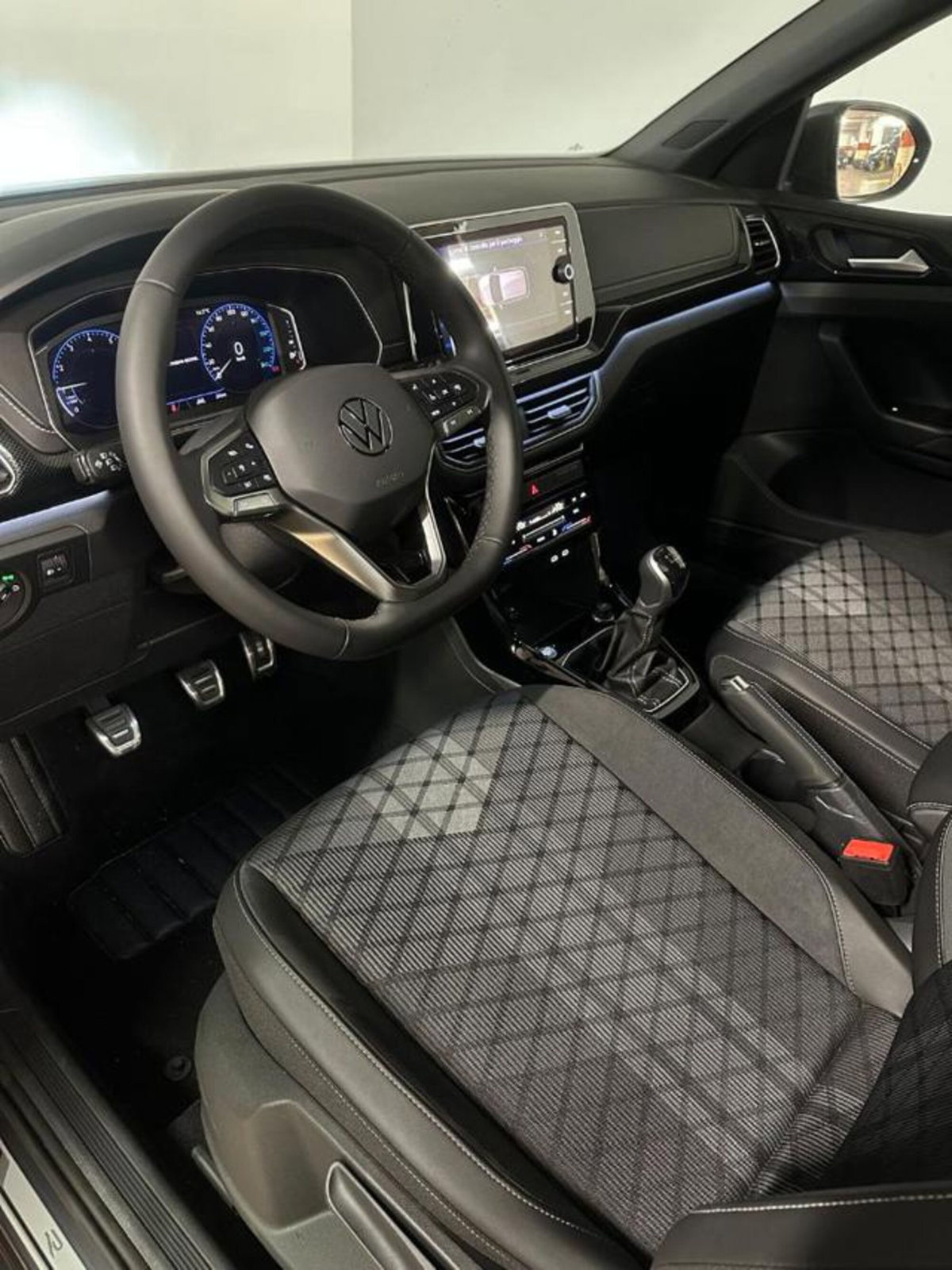 Volkswagen T-Cross 1.0 tsi R-Line 115cv (8)