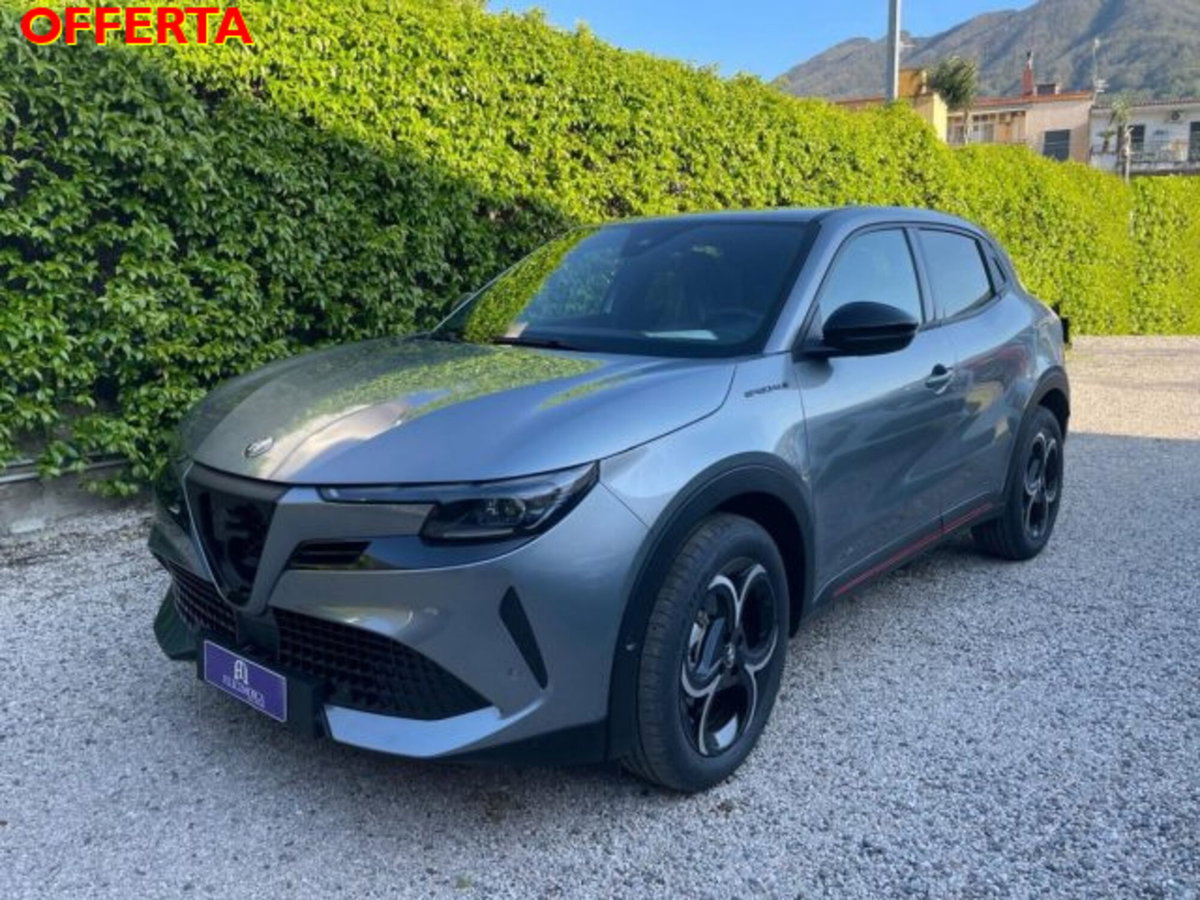 Alfa Romeo Junior 1.2 ibrida Speciale 145cv edct6 (2)