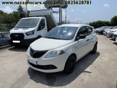 Lancia Ypsilon 1.0 FireFly 5 porte S&S Hybrid Ecochic Silver usata