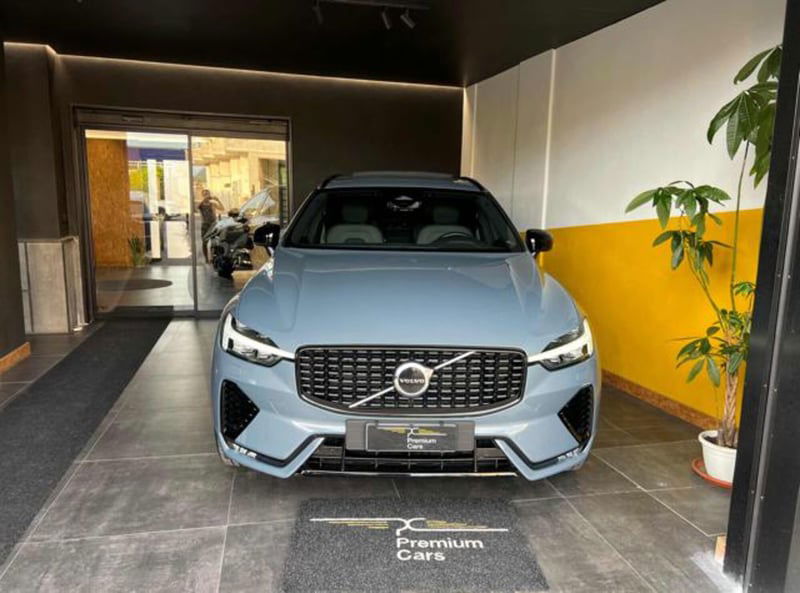 Volvo XC60 B4 (d) AWD automatico Plus Dark