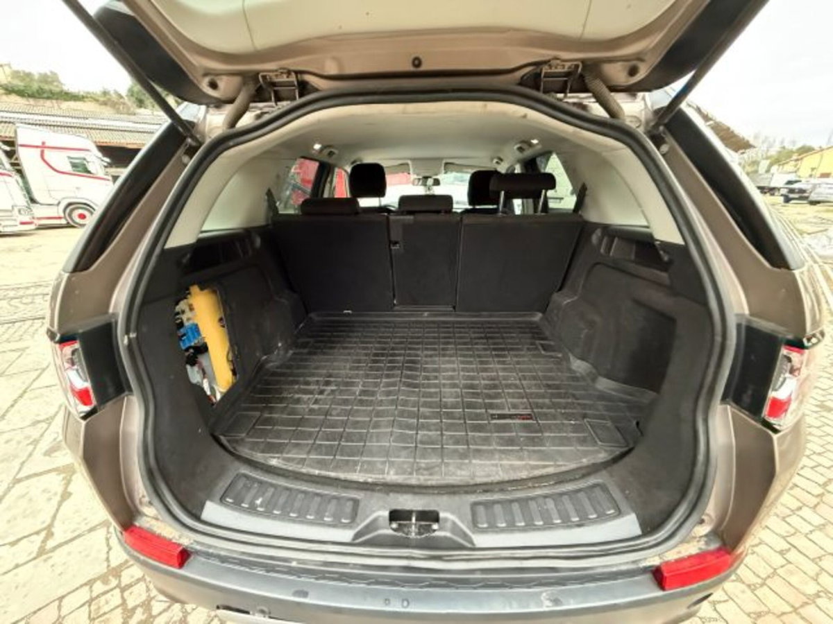 Land Rover Discovery Sport 2.0 TD4 150 CV SE (15)