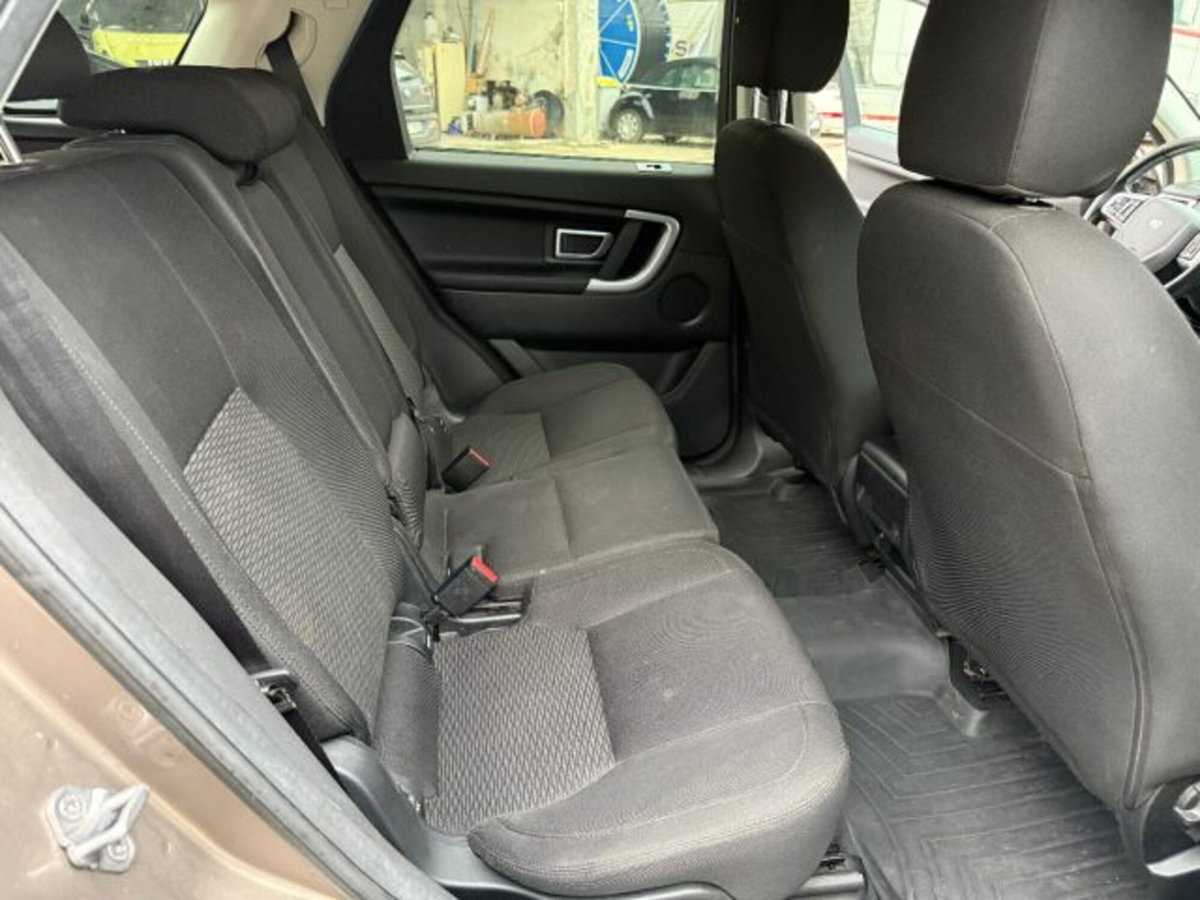 Land Rover Discovery Sport 2.0 TD4 150 CV SE (17)