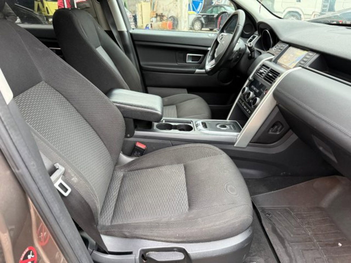 Land Rover Discovery Sport 2.0 TD4 150 CV SE (18)