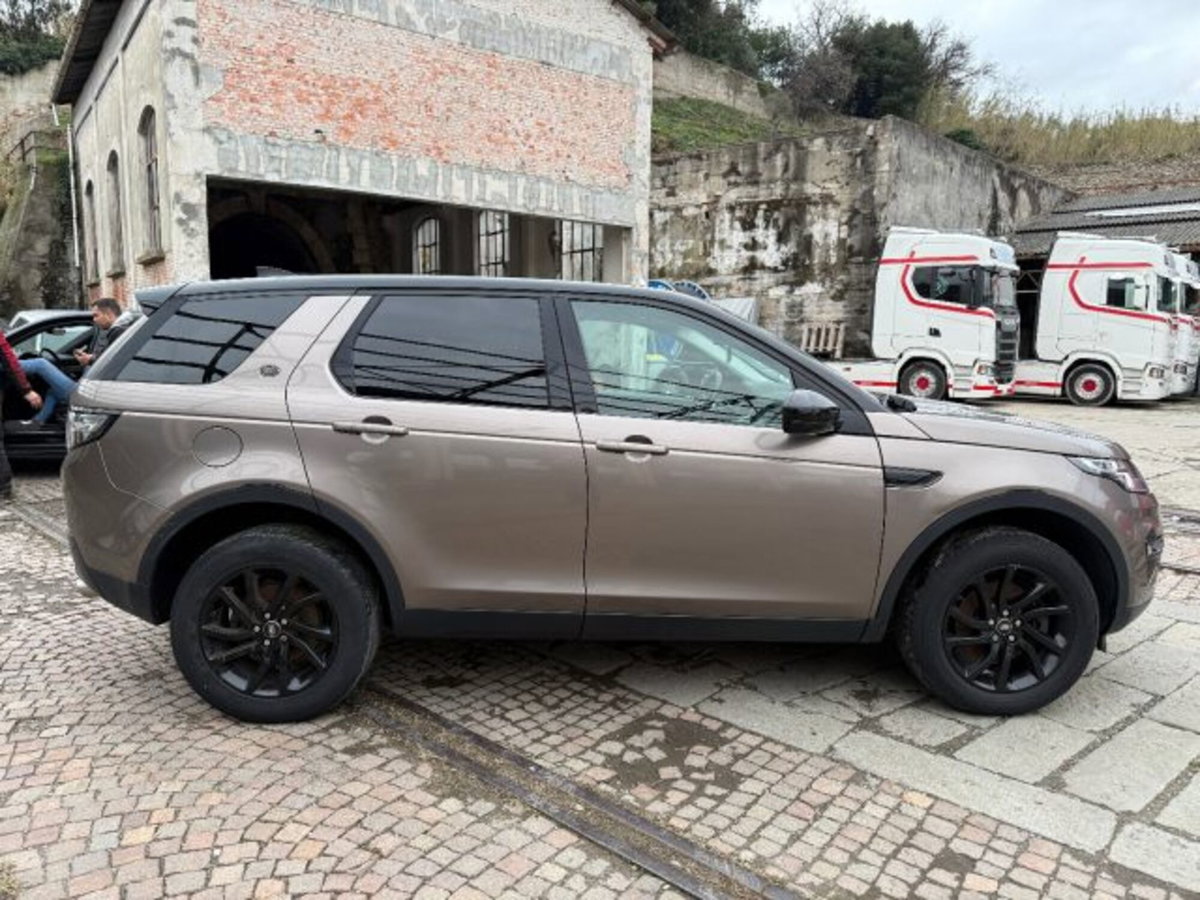 Land Rover Discovery Sport 2.0 TD4 150 CV SE (8)