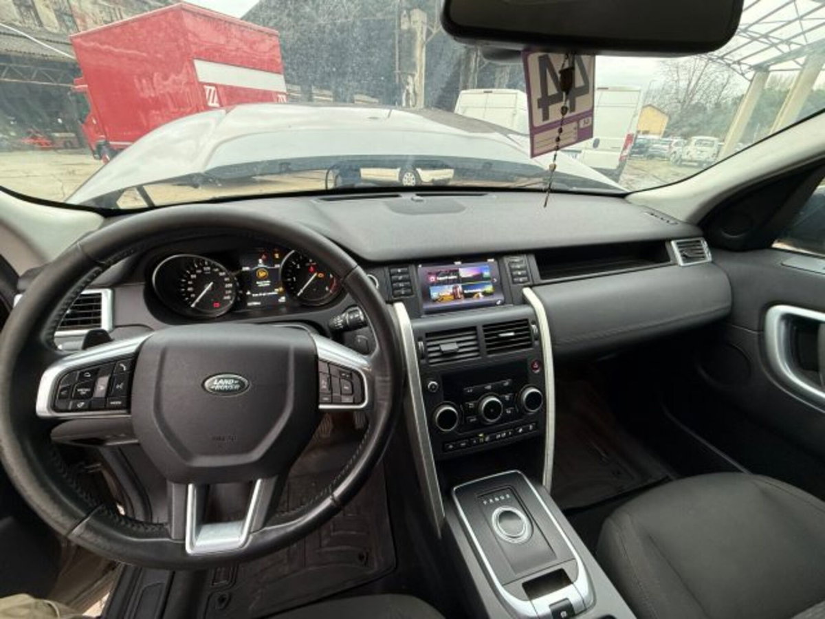Land Rover Discovery Sport 2.0 TD4 150 CV SE (9)
