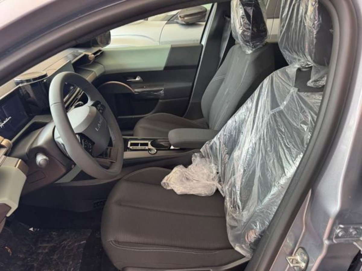 Lancia Ypsilon 1.2 mhev Edizione Cassina e-dct (10)