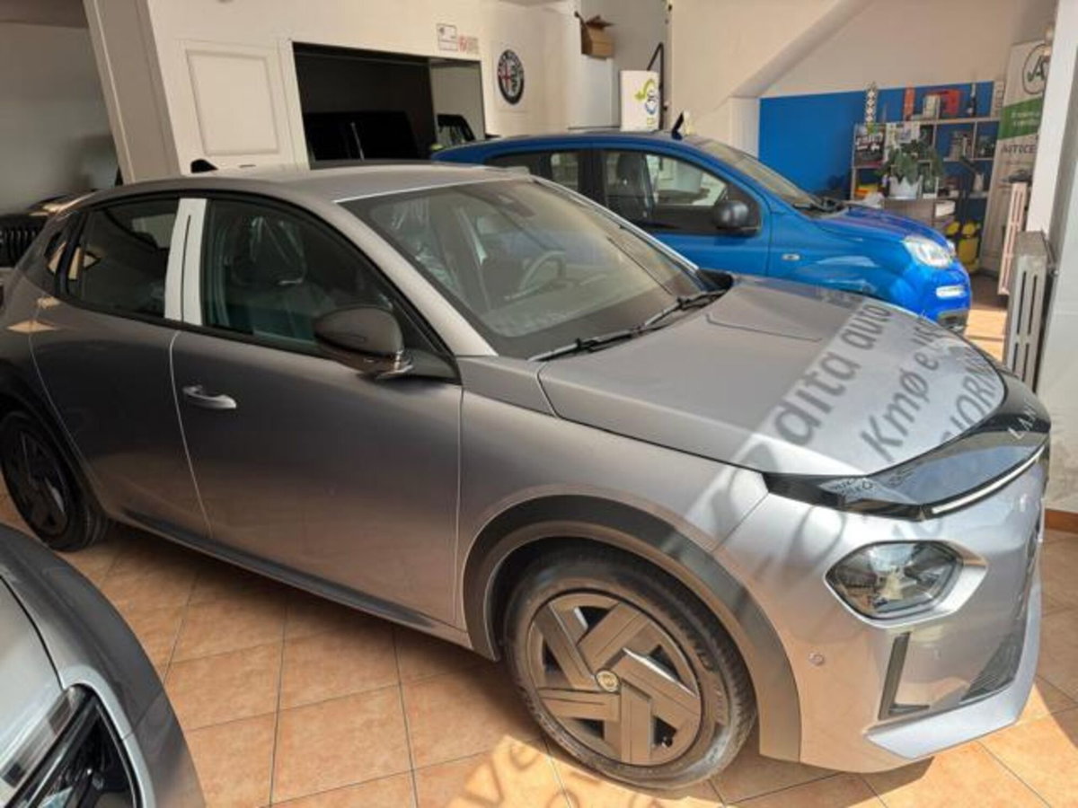 Lancia Ypsilon 1.2 mhev Edizione Cassina e-dct (2)
