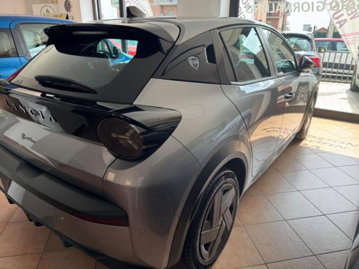 Lancia Ypsilon 1.2 mhev Edizione Cassina e-dct (4)