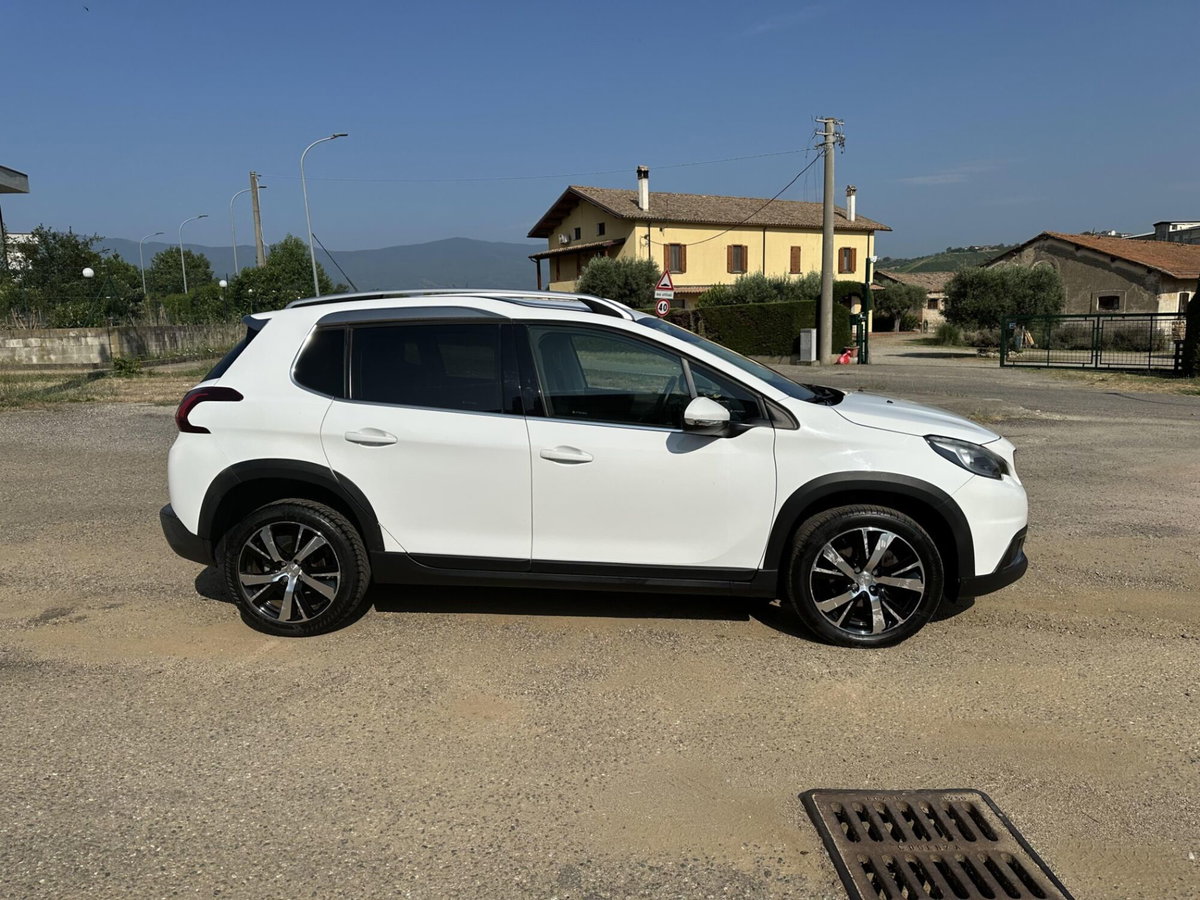 Peugeot 2008 100 S&S Black Matt (3)