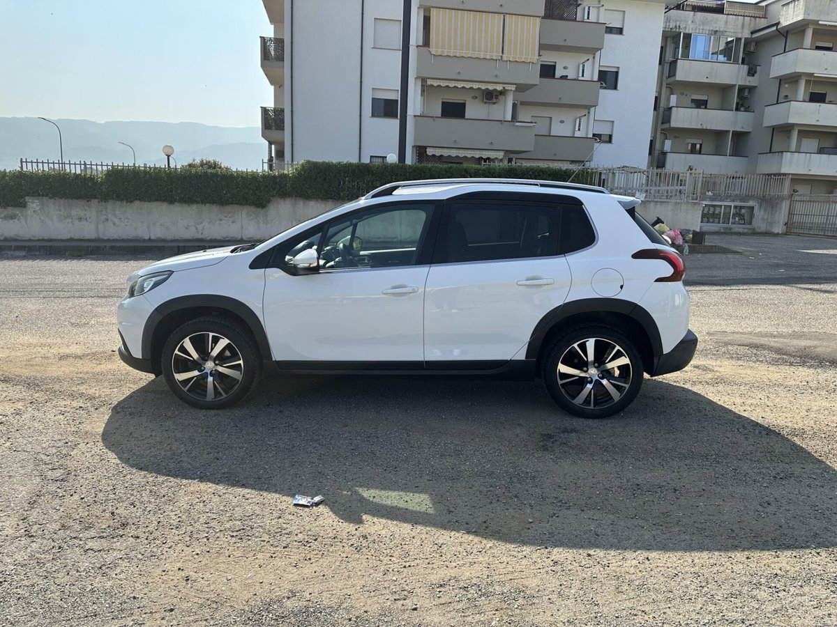 Peugeot 2008 100 S&S Black Matt (5)
