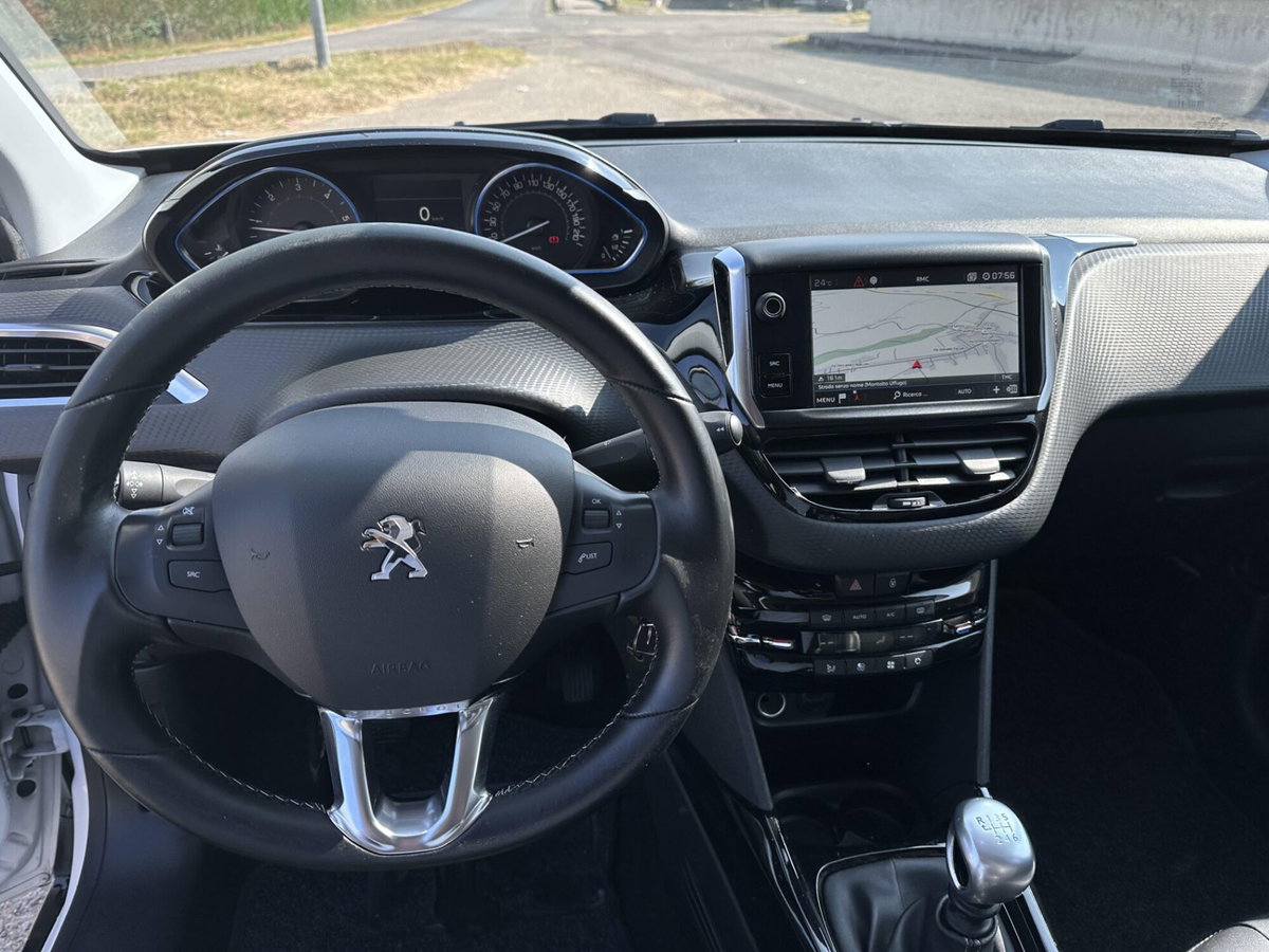 Peugeot 2008 100 S&S Black Matt (6)