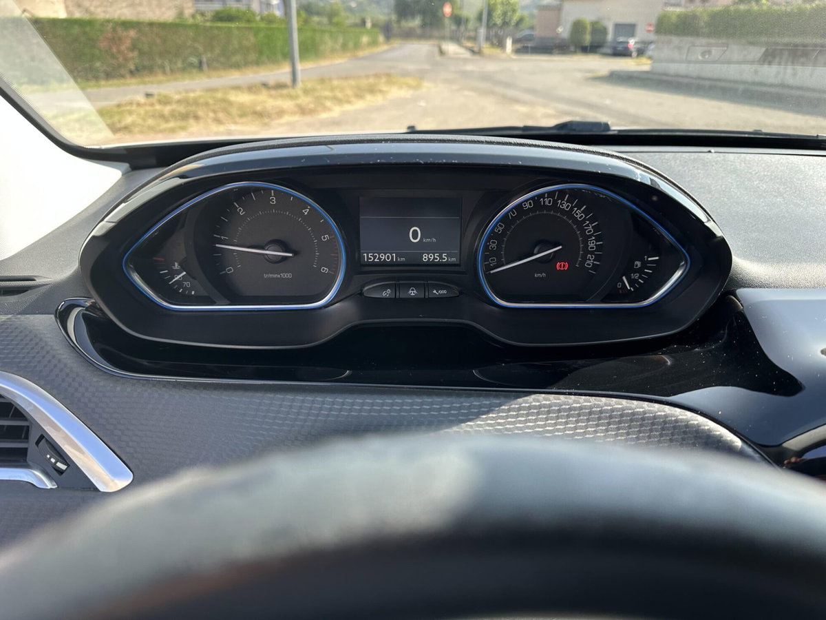 Peugeot 2008 100 S&S Black Matt (7)