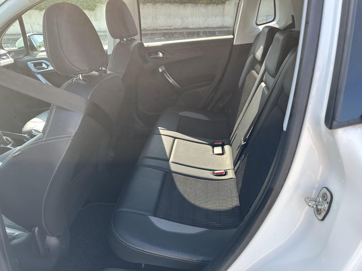 Peugeot 2008 100 S&S Black Matt (9)