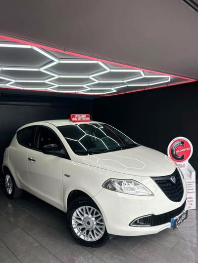Lancia Ypsilon 0.9 TwinAir 85 CV 5 porte Metano Ecochic Gold usata
