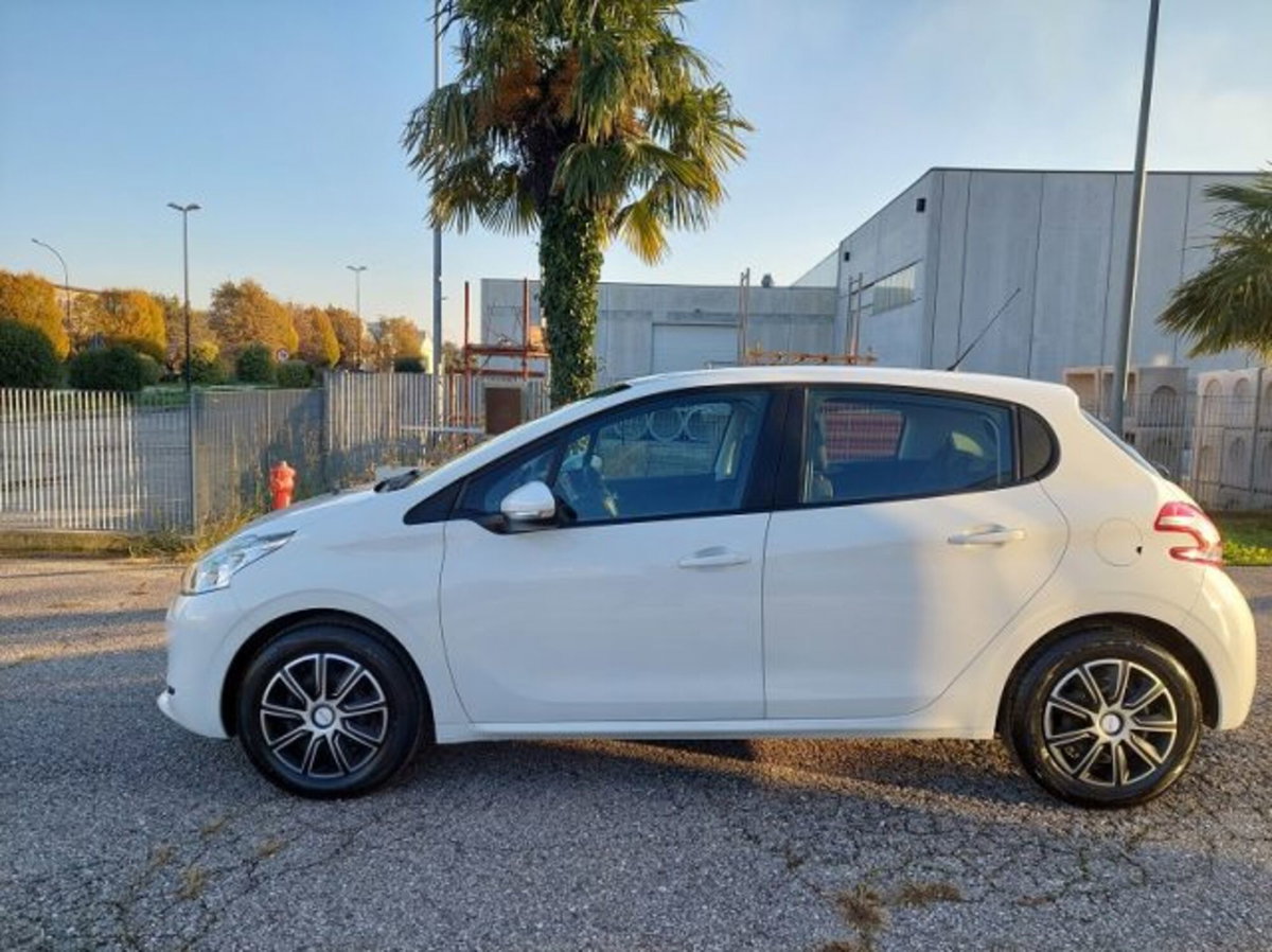 Peugeot 208 68 5 porte Active (2)