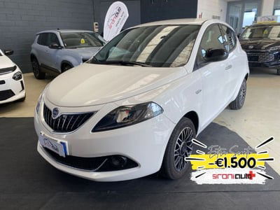 Lancia Ypsilon 1.0 FireFly 5 porte S&S Hybrid Ecochic A. Ferretti usata