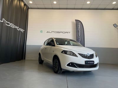 Lancia Ypsilon 1.0 FireFly 5 porte S&S Hybrid Ecochic A. Ferretti usata