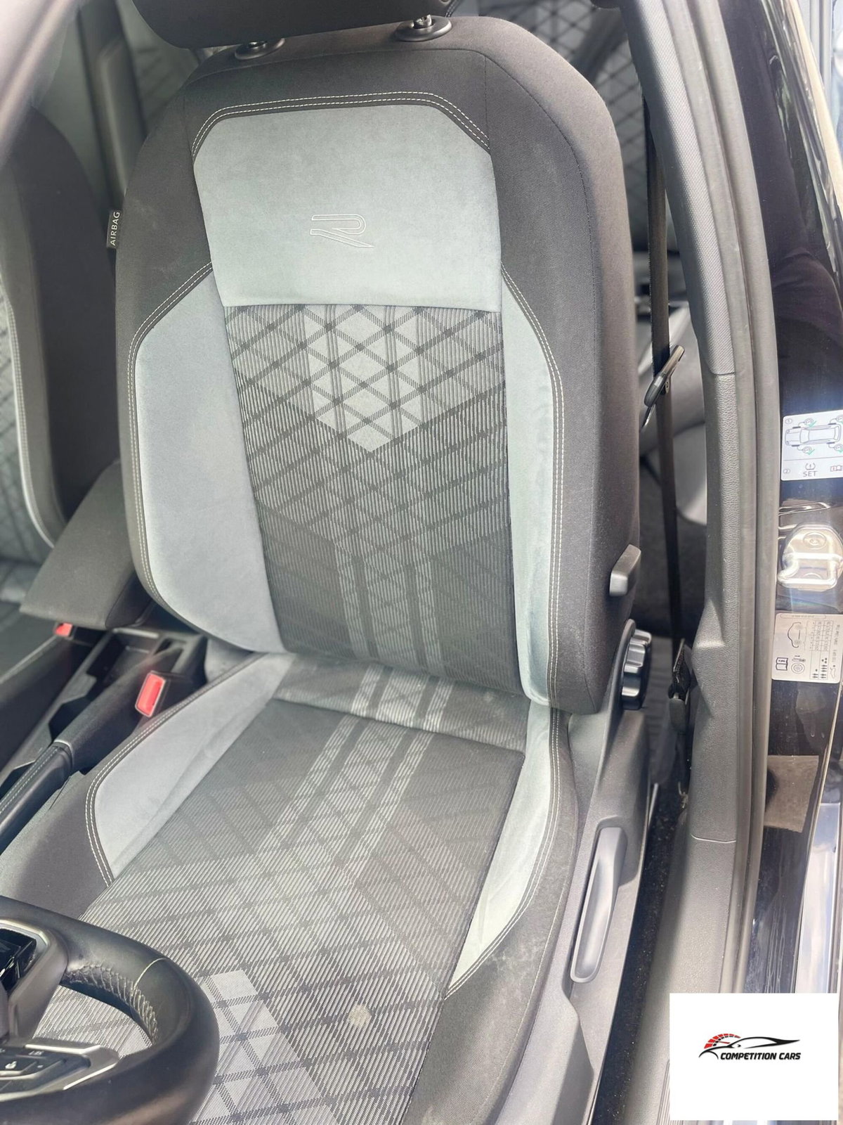 Volkswagen Polo 1.0 tsi R-Line 95cv dsg (16)