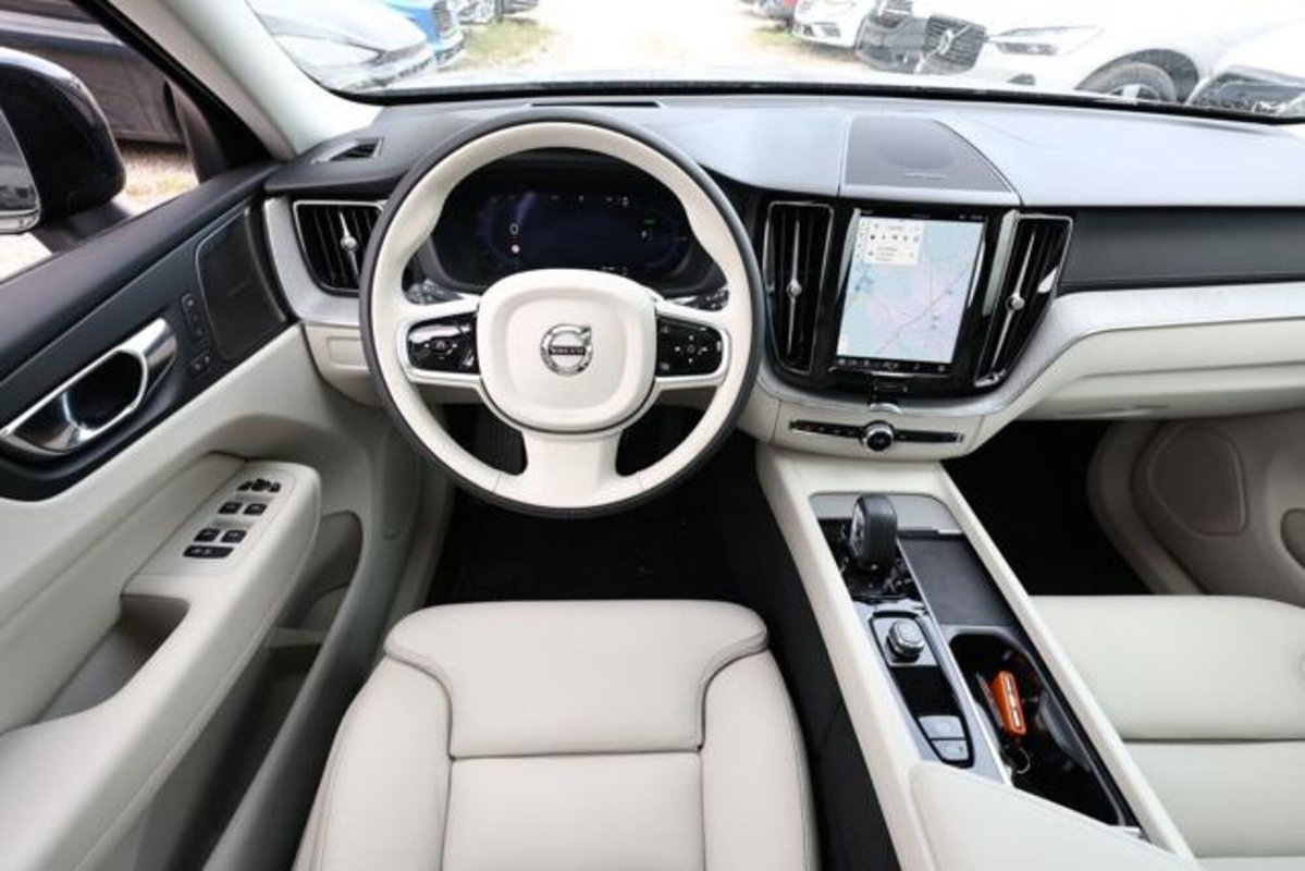 Volvo XC60 T6 Recharge AWD Plug-in Hybrid aut. Ultimate Dark (2)