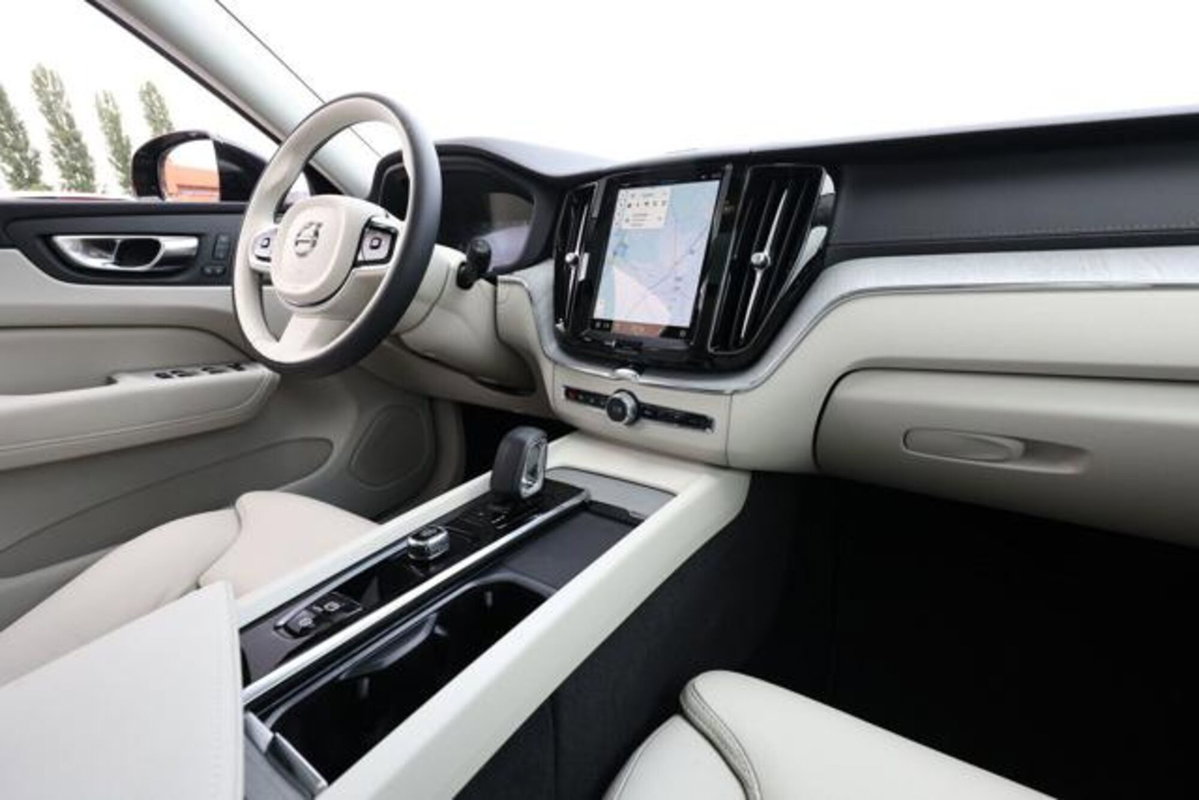 Volvo XC60 T6 Recharge AWD Plug-in Hybrid aut. Ultimate Dark (3)