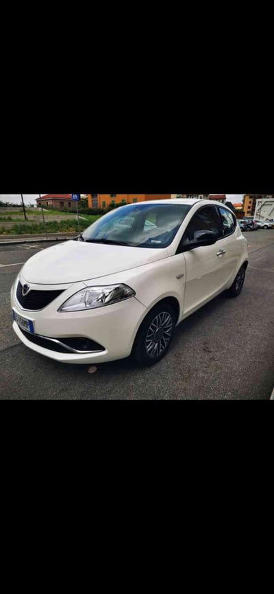 Lancia Ypsilon 1.2 69 CV 5 porte Silver usata