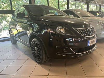 Lancia Ypsilon 1.0 FireFly 5 porte S&S Hybrid Silver Plus nuova