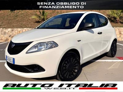 Lancia Ypsilon 1.0 FireFly 5 porte S&S Hybrid Ecochic A. Ferretti usata