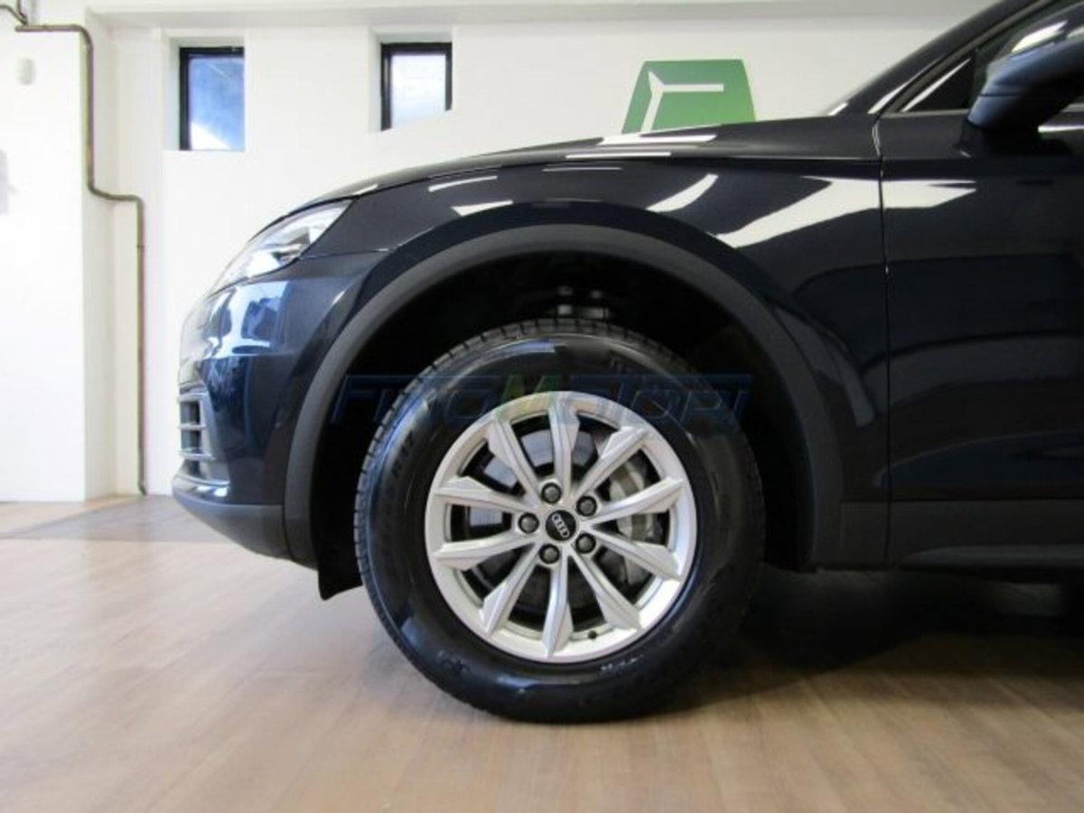 Audi Q5 40 TDI 204 CV quattro S tronic Business (4)