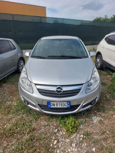 Opel Corsa 1.4 16V 5 porte aut. Cosmo usata