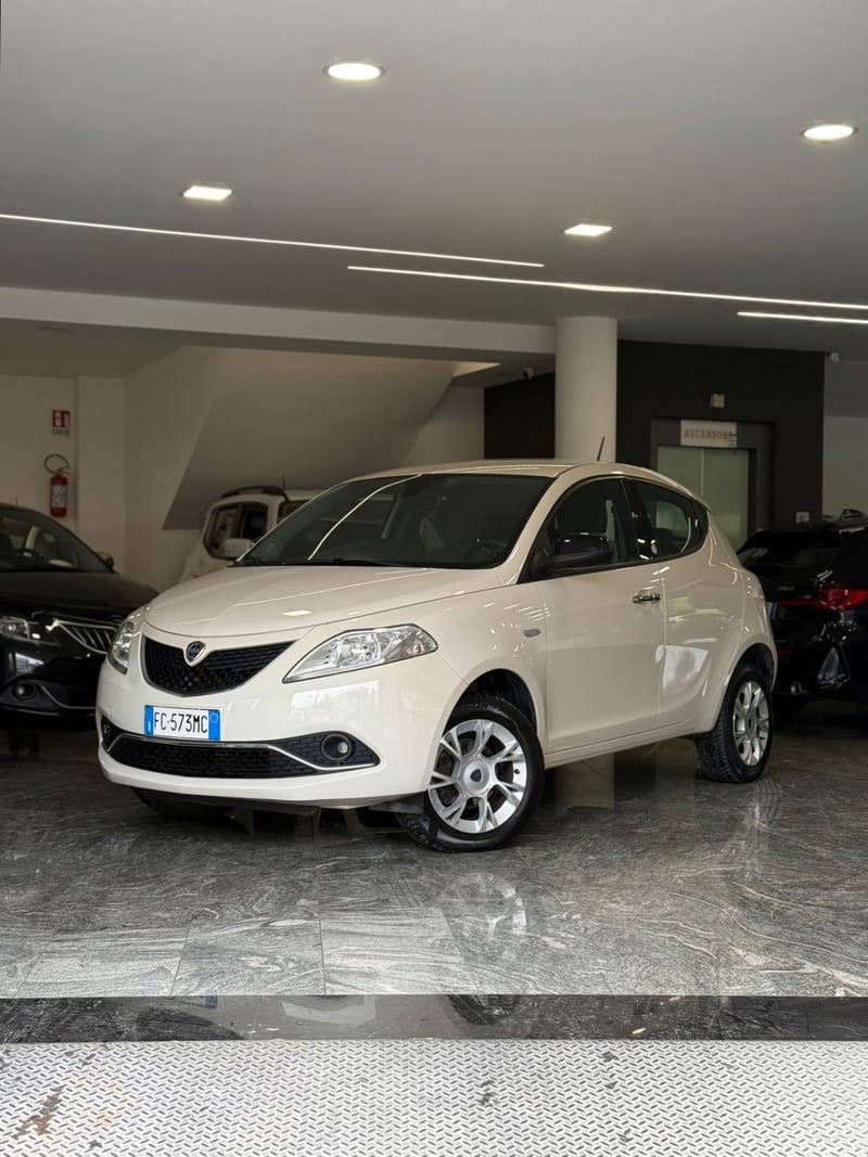 Lancia Ypsilon 0.9 TwinAir 85 CV 5 porte Metano Ecochic Gold