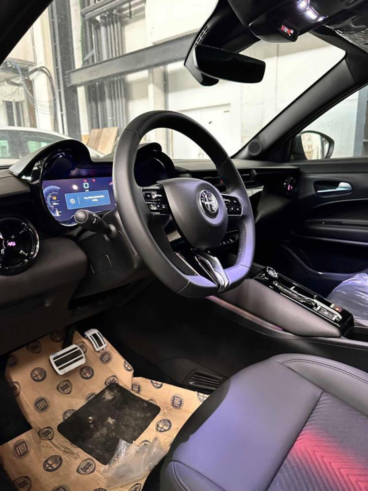 Alfa Romeo Junior 1.2 ibrida Sport Speciale 145cv edct6 (12)