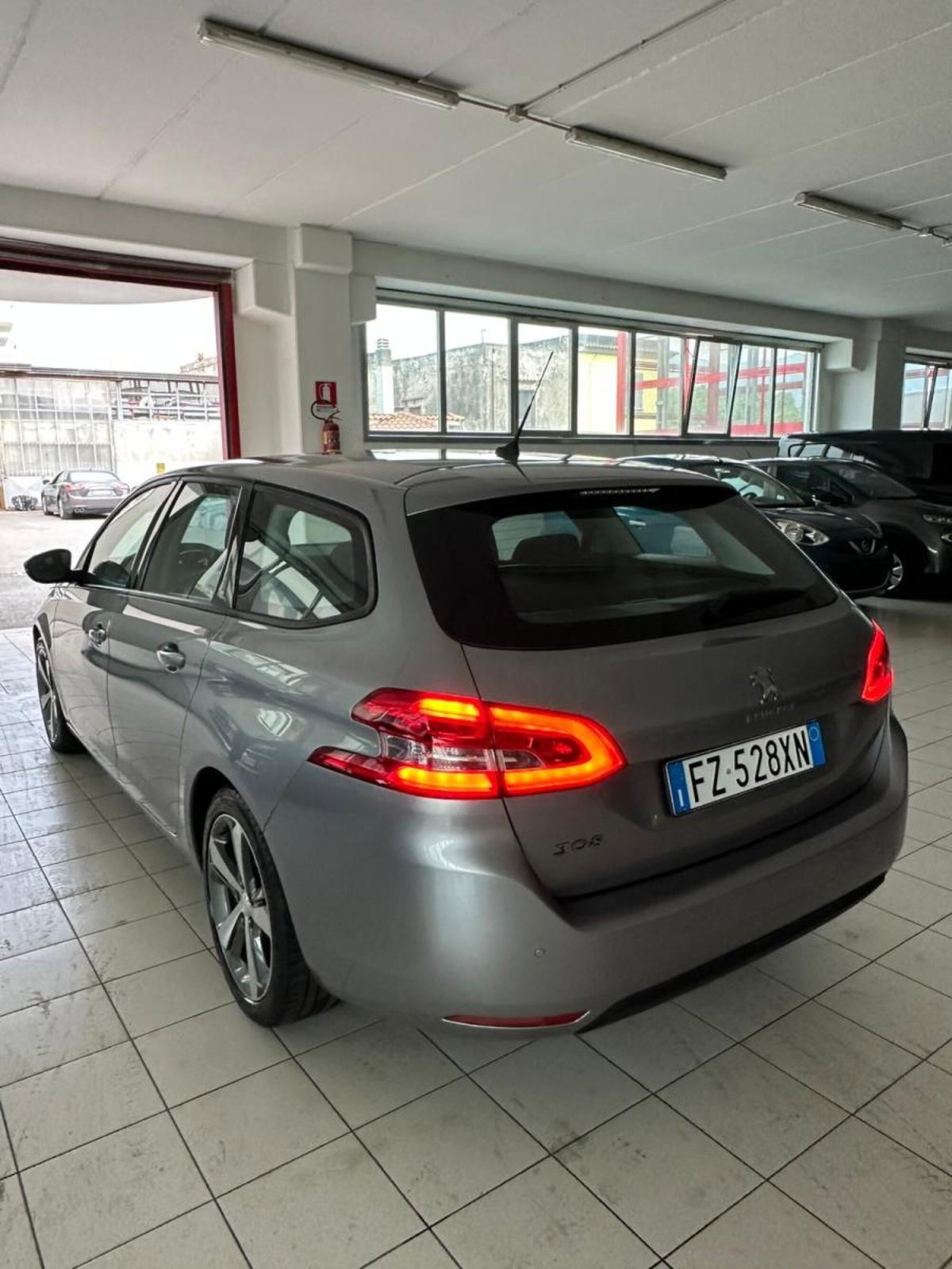 Peugeot 308 SW BlueHDi 130 S&S EAT6 Active (4)