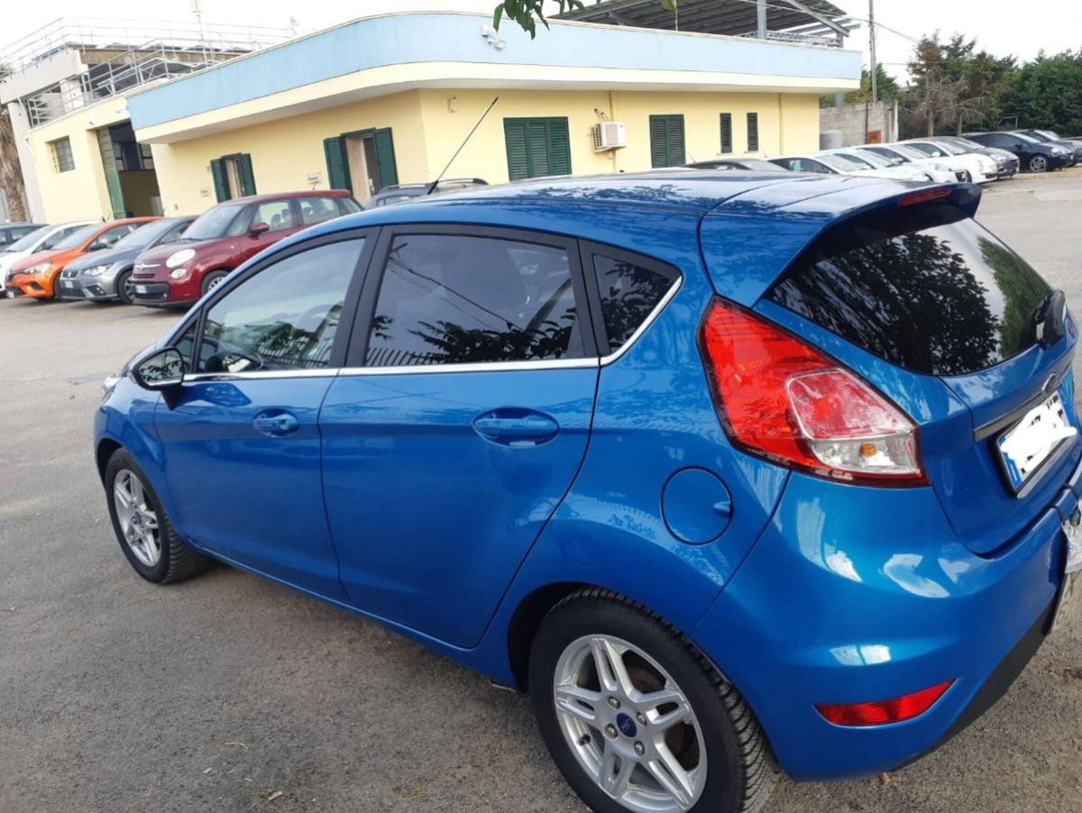 Ford Fiesta 1.5 TDCi 75CV 5 porte Titanium (3)