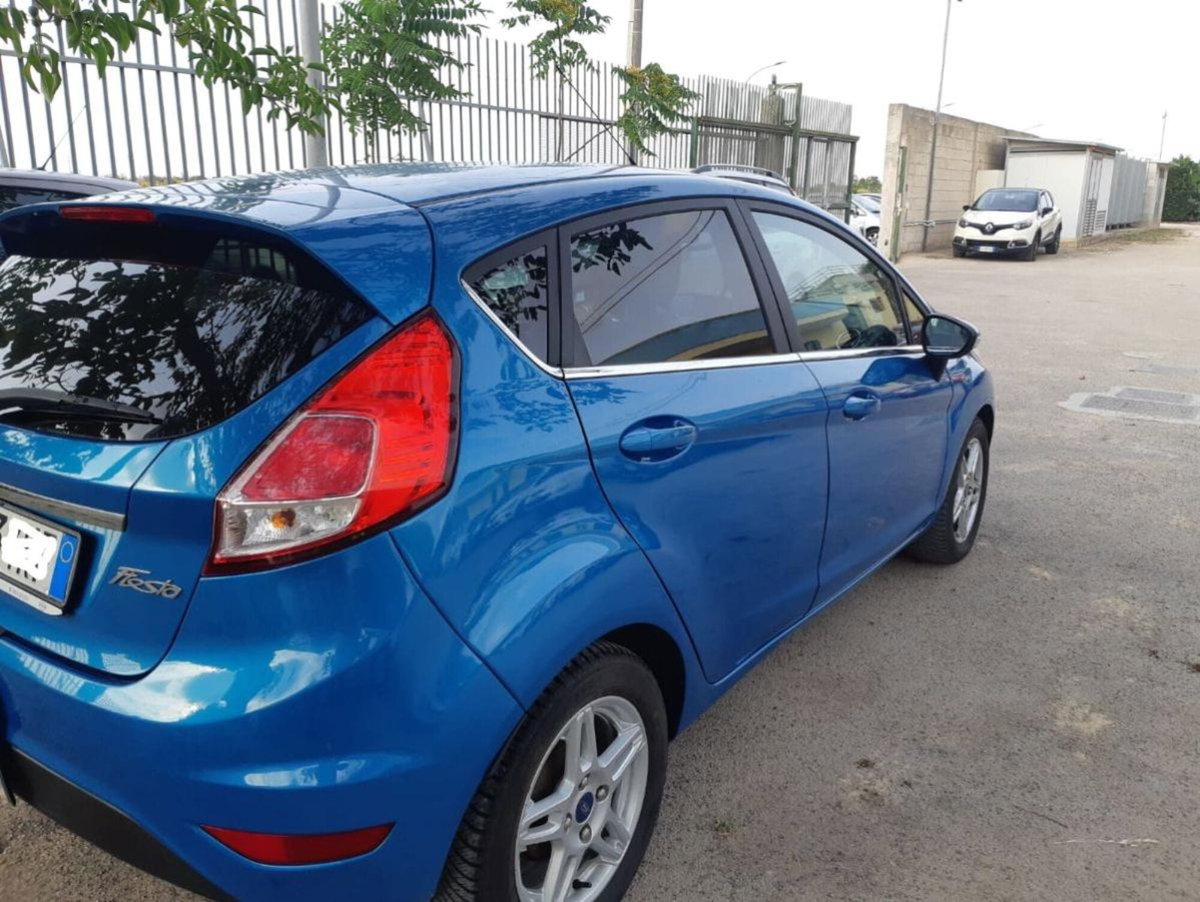 Ford Fiesta 1.5 TDCi 75CV 5 porte Titanium (4)