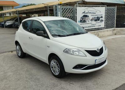 Lancia Ypsilon 0.9 TwinAir 85 CV 5 porte Metano Ecochic Silver usata