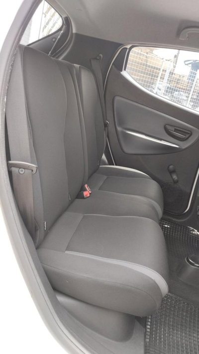 Lancia Ypsilon 0.9 TwinAir 85 CV 5 porte Metano Ecochic Silver (10)