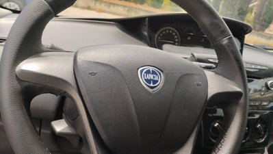 Lancia Ypsilon 0.9 TwinAir 85 CV 5 porte Metano Ecochic Silver (14)