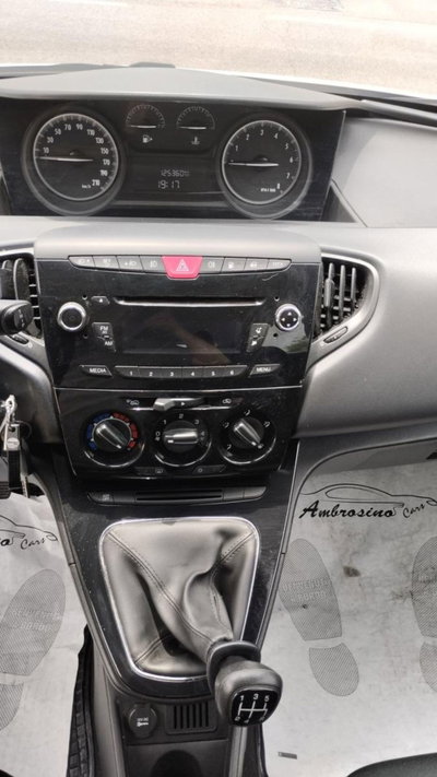 Lancia Ypsilon 0.9 TwinAir 85 CV 5 porte Metano Ecochic Silver (15)