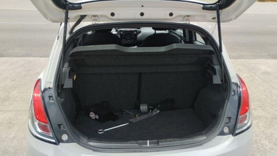 Lancia Ypsilon 0.9 TwinAir 85 CV 5 porte Metano Ecochic Silver (17)