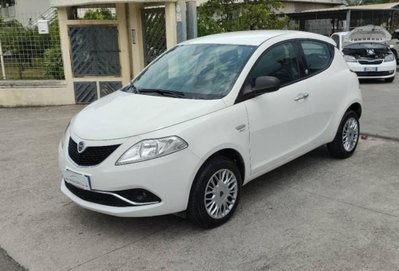 Lancia Ypsilon 0.9 TwinAir 85 CV 5 porte Metano Ecochic Silver (2)