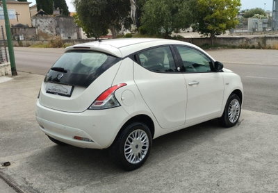 Lancia Ypsilon 0.9 TwinAir 85 CV 5 porte Metano Ecochic Silver (3)