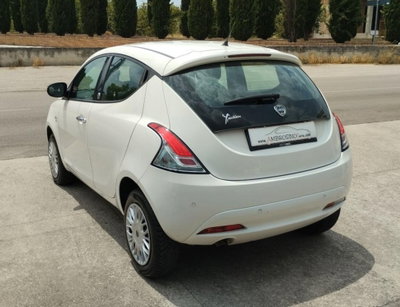 Lancia Ypsilon 0.9 TwinAir 85 CV 5 porte Metano Ecochic Silver (4)