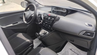 Lancia Ypsilon 0.9 TwinAir 85 CV 5 porte Metano Ecochic Silver (7)
